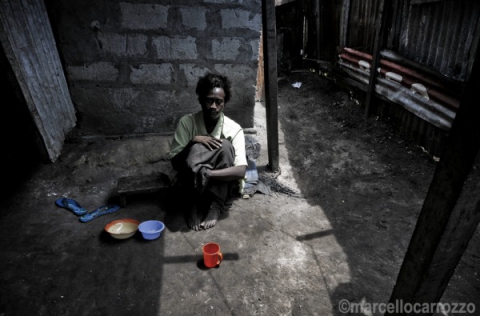 Il fotoreporter Carrozzo: �Racconto di Chanty, vive legata a una catena�