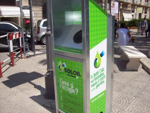 ''Non buttarlo nel lavandino'': l'olio ha la sua raccolta differenziata