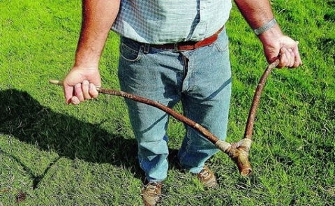 I rabdomanti: �Con poteri paranormali scoviamo l'acqua nascosta nel sottosuolo�