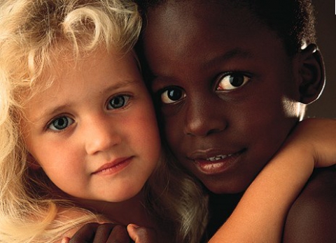 I colori del mondo: �Aiutiamo ad adottare un bambino�. E non � facile