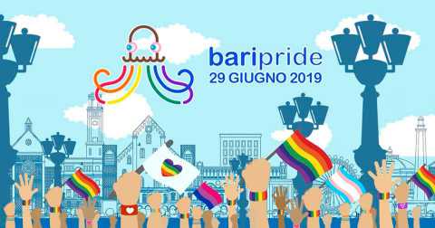 In piazza Umberto parte la parata del 