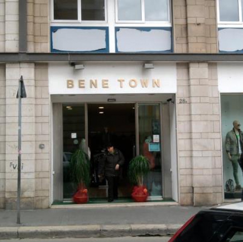 Da Benetton a ''Benetown'': il nuovo negozio cinese divide Molfetta
