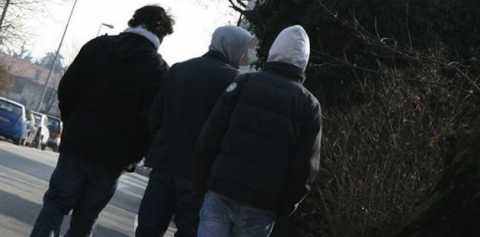 Bari, corso Cavour: tre ragazzi picchiati tra l'indifferenza dei passanti
