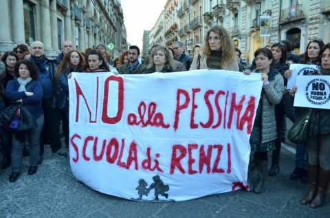 Docenti, in migliaia con le valigie in mano: Obbligati a partire per avere un lavoro