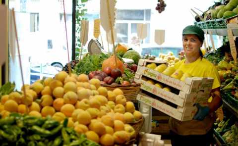 Bari, Campagna amica: mercatino di frutta e verdura a km 0 in piazza del Ferrarese