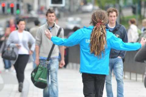 Aiuta i bimbi: quando a fermarci per strada non sono gli attivisti, ma i "dialogatori"