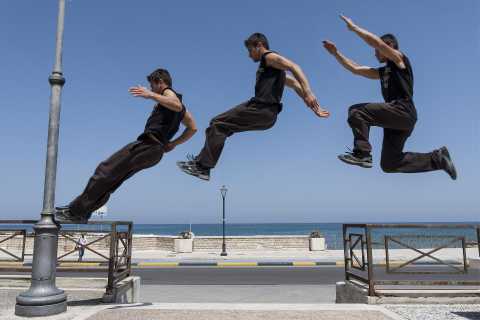 Arrampicate sui muri, salti e acrobazie: il parkour made in Puglia