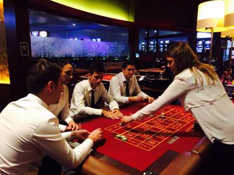 I croupier baresi: Costretti a emigrare in Inghilterra, patria dei casin