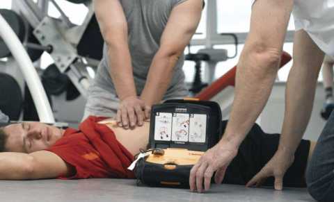 Defibrillatore, fatta la legge fatta la proroga: a Bari lo hanno solo poche palestre