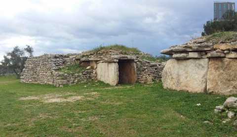 I millenari e solitari dolmen baresi: un pezzo di Storia abbandonato in campagna