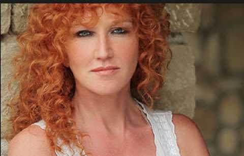 Bari, Fiorella Mannoia presenta il nuovo album ''Combattente'' alla Feltrinelli