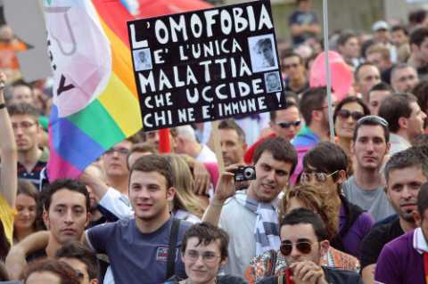 Combattere l'omofobia tra gli studenti: ma solo poche scuole aderiscono