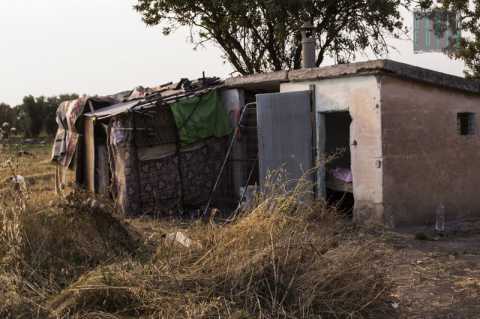 Il Ghetto, l dove mille immigrati vivono in baracche senza luce e acqua