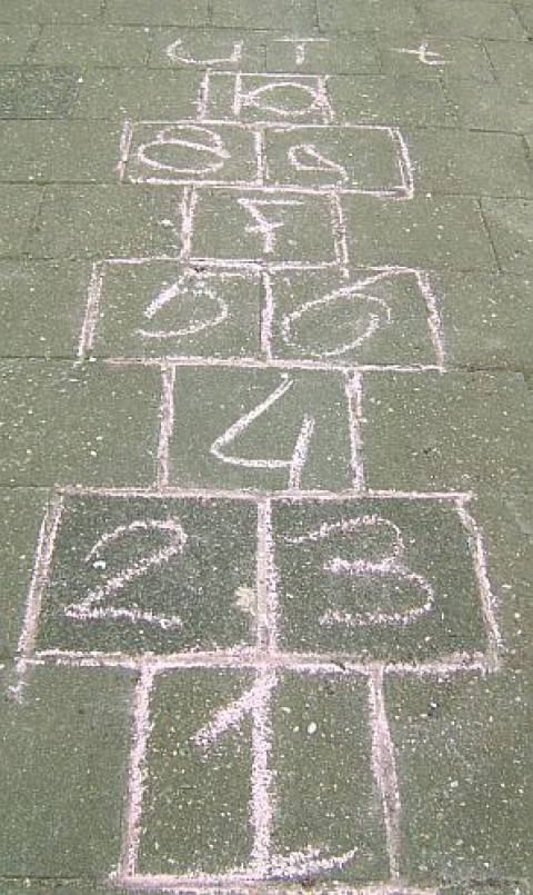 Dallo sguincio a I�n u monde e la lune: ecco tutti i giochi che si facevano ''per strada''