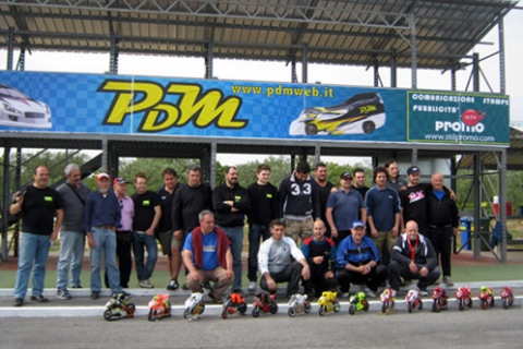 Ad Acquaviva c'� il ''Paese delle meraviglie'', dove si corre con le auto radiocomandate