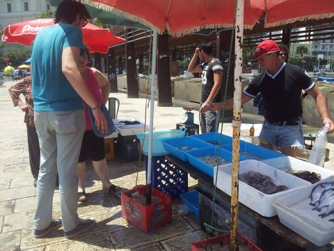 "N-d�rr'a la lanze", tra pesce e birra l� dove il mare rincontra i baresi