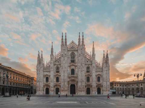 Affrontare la Vita da Soli a Milano: Comuni Sfide e Soluzioni Pratiche