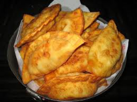 Trattoria in casa e panzerotti a domicilio: ''arrangiarsi'' a Bari Vecchia