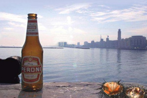 Baresit�? Quando il ''cozzalo'' diventa moda, tra polpo e Peroni alla canna