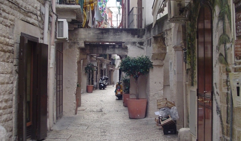 Spacciare erba a Bari Vecchia: �Basta un nome di donna, quello giusto�