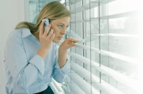 Spybubble, l'app che spia whatsapp, sms, mail e telefonate: degli altri