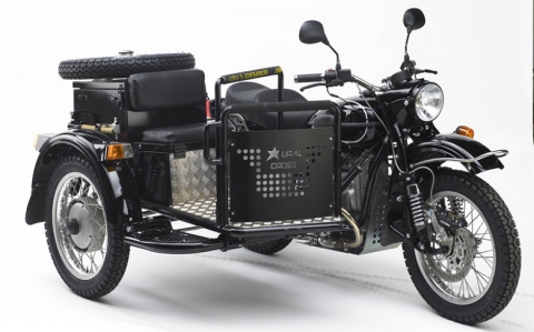 Il mondo degli storici sidecar. E c'� ancora un'azienda russa che li produce