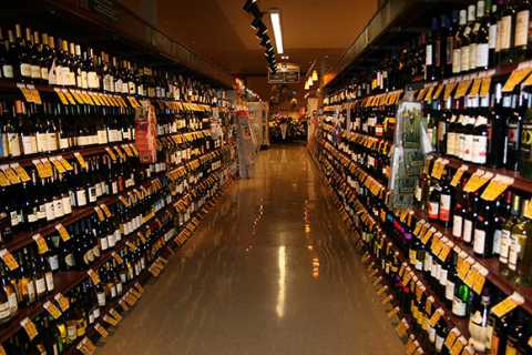 Comprare il vino nei supermercati? «Solo se non supera l'anno d'età»