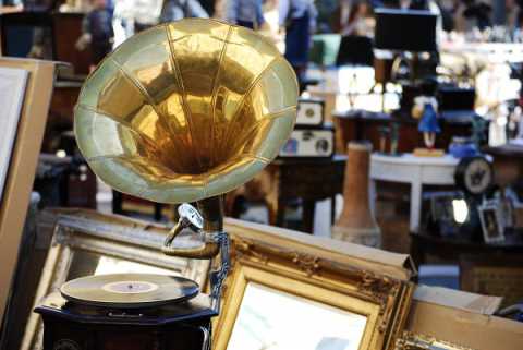 Rutigliano, nel centro storico mercatino di antiquariato 