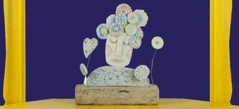 Bari, ''Ho tanti fiori per la testa'': mostra di ceramiche nella galleria SpazioGiovani
