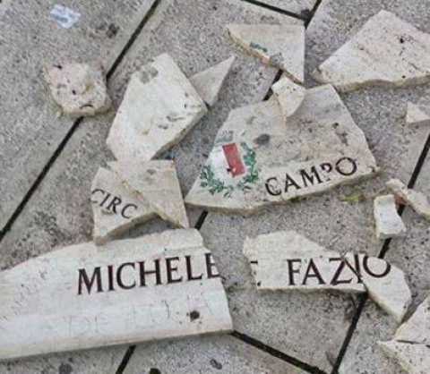 A pezzi la targa commemorativa di Michele Fazio, 15enne ucciso dai clan 