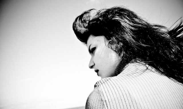 Carolina Da Siena e la sua chitarra: Io un mix tra Iggy Pop e Leopardi