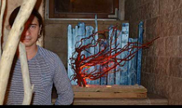 Frank Sisca: scolpire il legno portato a riva dal mare