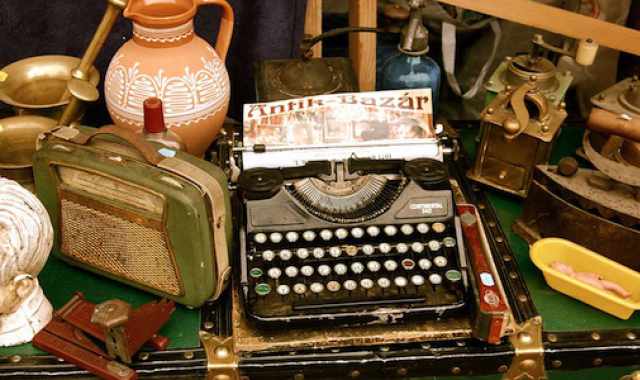 Gravina, nella fiera di San Giorgio esposizione di antiquariato e vintage