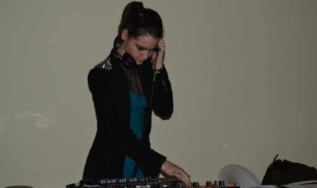 Manuela, 18 anni, dj: �Le donne hanno una marcia in pi� dietro la consolle�
