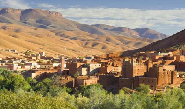 Quell'oasi nel deserto ai confini tra Algeria e Marocco: � il campo nomade di Erfoud