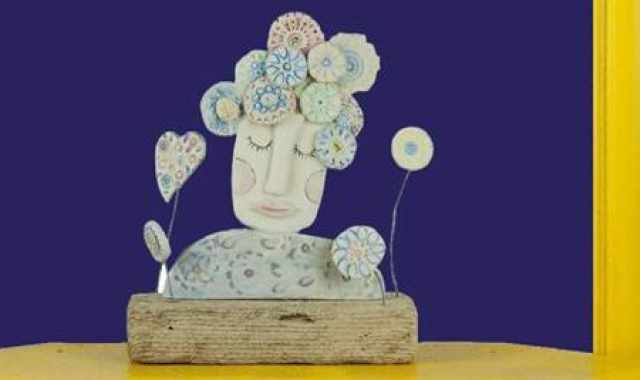 Bari, ''Ho tanti fiori per la testa'': mostra di ceramiche nella galleria SpazioGiovani