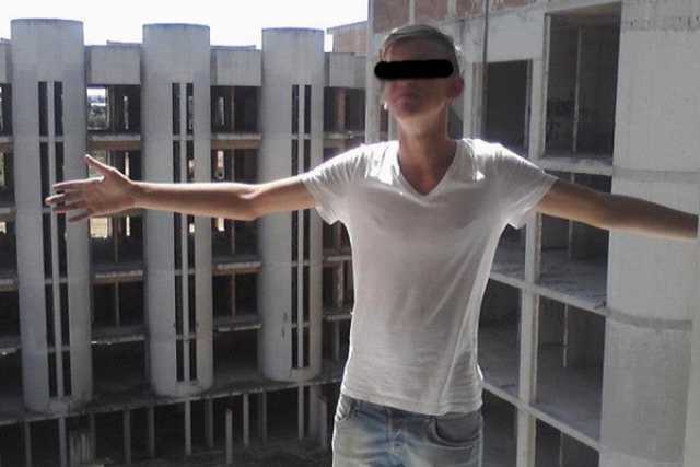 Mungivacca, nella clinica abbandonata ragazzi sfidano il pericolo: le foto
