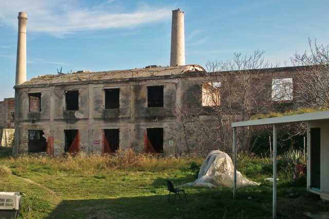 Industrie, ospedali, caserme: la mappa dei 189 edifici abbandonati a Bari