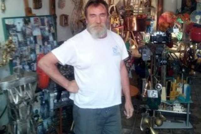 Il molfettese Vito, l'ex metalmeccanico che crea sculture da oggetti riciclati