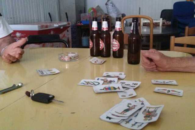 Viaggio nei ''circoli'' di Bari, l� dove impera il ''gioco della birra''
