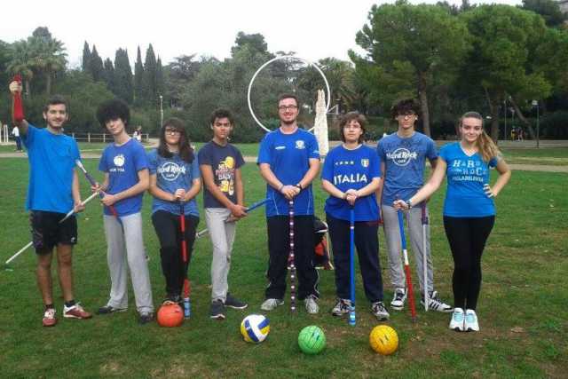 Harry Potter a Bari: a cavallo di scope magiche c'� il ''quidditch babbano''