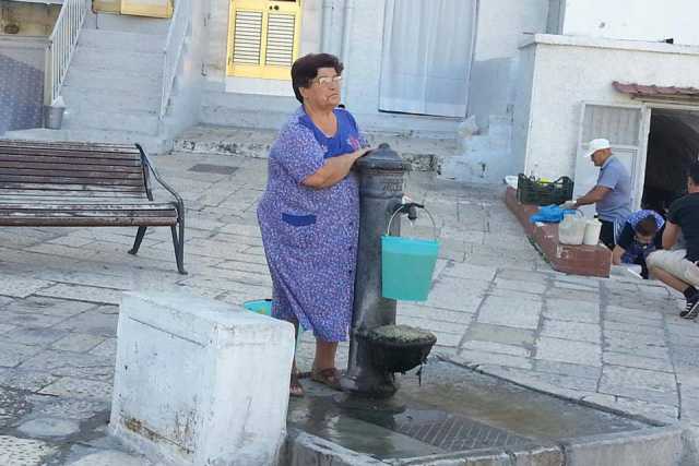 Le ''cape de fiirre'': quando l'acqua a Bari si prendeva per strada