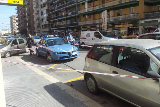 Bari, donna scivola mentre lava i vetri: muore cadendo dal quinto piano 