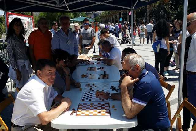 Il gioco della dama, sorella minore degli scacchi: �A Bari solo un circolo�