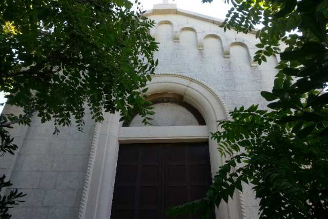 La ''chiesa del Trampolino'': sul mare di Bari un piccolo edificio nascosto