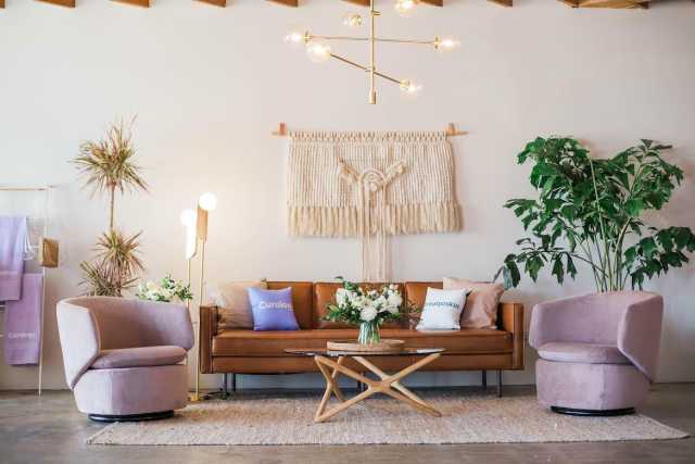 Sull'onda dello stile boho: 5 accessori a balze che non possono mancare a casa vostra