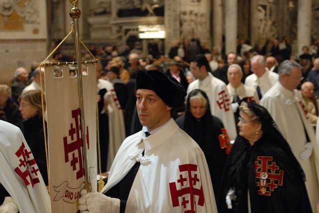 Spade, cavalieri e dame: � l'Ordine del Santo Sepolcro di Gerusalemme