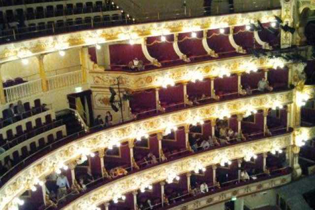 Al Petruzzelli un Don Giovanni senza orchestra, tra ironia e dramma