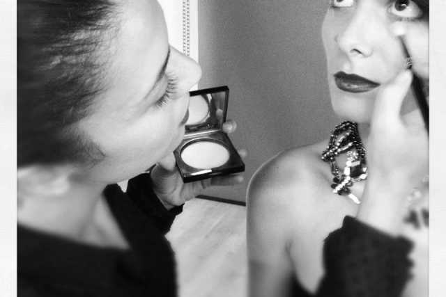 Trucco, quanti segreti. L'esperta: �Bisogna per� scegliere tra occhi e labbra�