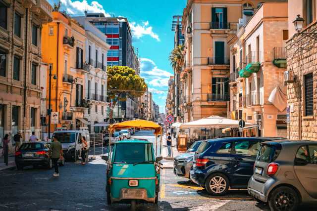 Si pu� girare Bari in auto elettrica? ZTL, parcheggi e colonnine di ricarica
